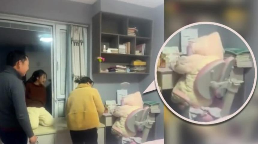 Ders çalışan kızının yanına yaklaşan anne, gördükleri karşısında şaşkına döndü! Gülme krizine girdiler