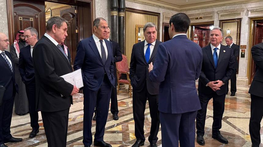 Riyad'daki tarihi Rusya-ABD zirvesi sonrası ilk açıklama:  "Savaş kıyma makinesine dönüştü, Trump için kabul edilemez"