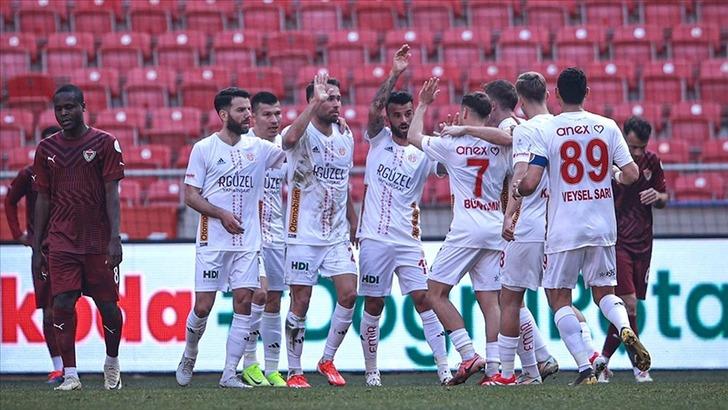 Şampiyonluk oranları derbi öncesi güncellendi! Galatasaray ve Fenerbahçe yarışında bir takım açık ara favori gösterildi... G5