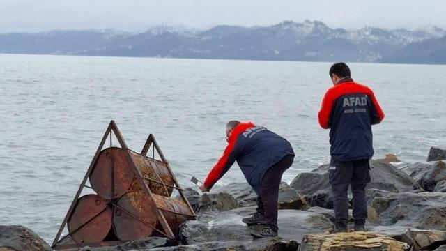 Ordu'da 3 ayrı noktada sahile variller vurdu! Kimyasal madde tehlikesi ekipleri alarma geçirdi