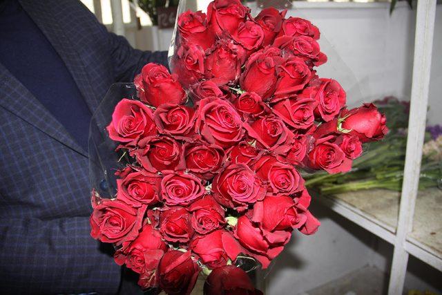 İzmir'de Sevgililer Günü hedefi, 3 milyon gül satışı