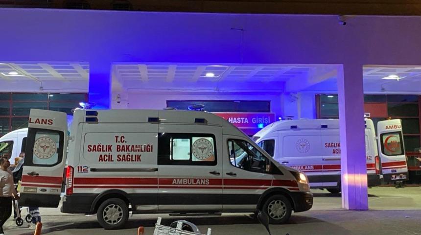 Bursa'da hasta taşıyan ambulans karşı şeride geçerek otomobile çarptı: 4 yaralı