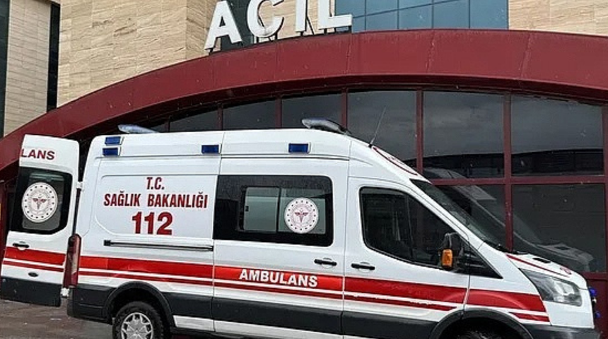 Skandal olay! Bir ambulans içinde hasta varken sirenleri kapatıp şoför değiştirmeye gitti! 