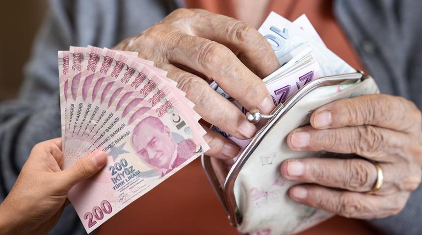 'Çarptık, böldük 9000 TL çıktı' Emekli ikramiyesi için net rakam! 'Çok yüksek ihtimalle...'
