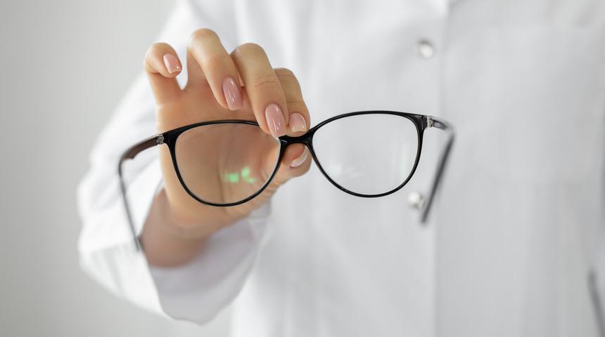 Gözlük camları nasıl çalışır? Camlar göz kusurlarını nasıl düzeltir?