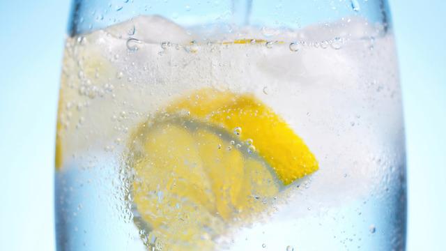 Limonlu soda mide ekşimesine neden iyi gelir?