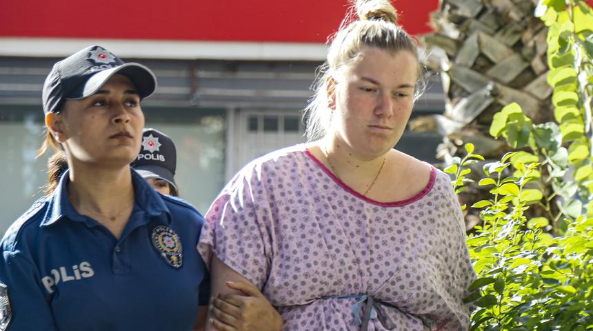 Antalya Havalimanı'nda akıl almaz olay! Bebeğini klozete atıp kaçtı... Acımasız anneden şok talep: "Kızımı almak istiyorum"