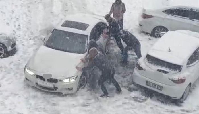 Araçlar kara gömüldü! Vatandaşların zor anları