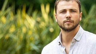 Sevenlerini korkuttu! Ünlü oyuncu Tolga Sarıtaş kaza geçirdi! Sağlık durumu nasıl?