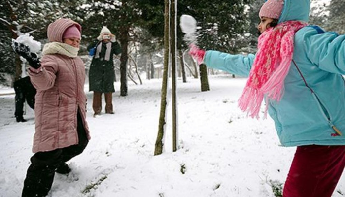 Valilikler tek tek açıklıyor! Hangi il ve ilçelerde okullar tatil edildi? 
