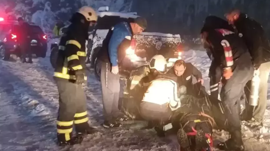 Kocaeli'de jandarma aracı uçurumdan yuvarlandı: 2 asker yaralı