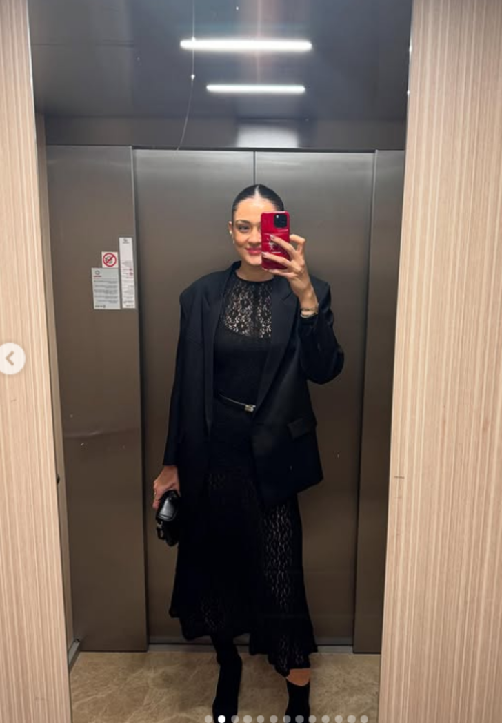 Zehra Güneş'in liseli tarzına beğeni yağdı! Güzel voleybolcudan ayna pozları G4