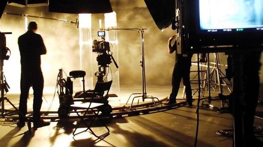 1001 Gece Masalları sete çıkmadan başrol diziden ayrıldı! Cansu Dere ve İbrahim Çelikkol başrolde