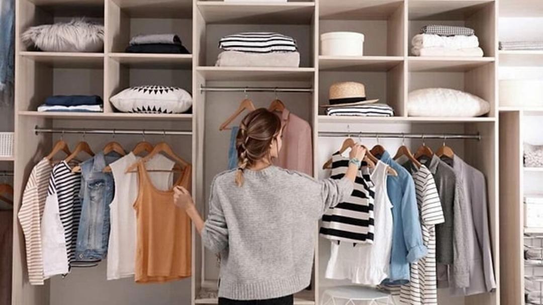 Minimalist bir dolap nasıl olur? Hem paradan hem de zamandan tasarruf edin… 1