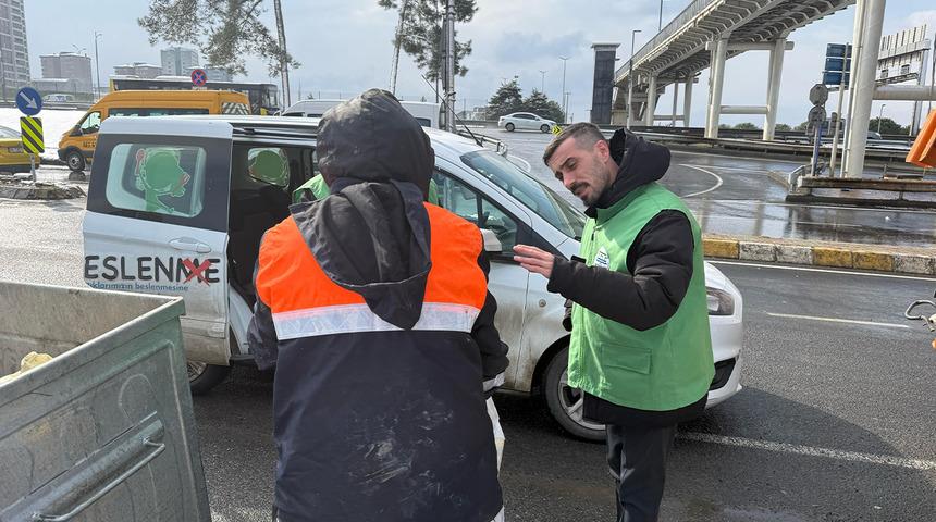 Burası İstanbul ama o bir barakada hayatta kalma mücadelesi veriyor! Yaşlı adamın durumuna vatandaş dayanamadı 
