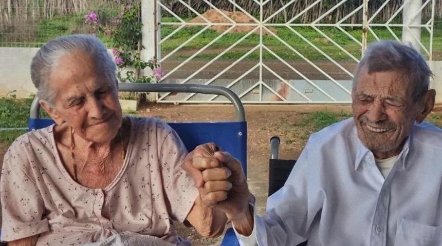 111 çocuğu ve torunu bulunan çift, Guinness Dünye Rekorları'na girdi: "En uzun evlilik" rekorunun sahibi oldular