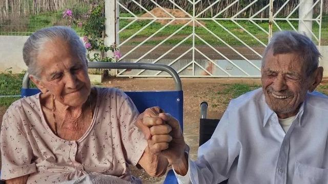 111 çocuğu ve torunu bulunan çift, Guinness Dünye Rekorları'na girdi: En uzun evlilik rekorunun sahibi oldular