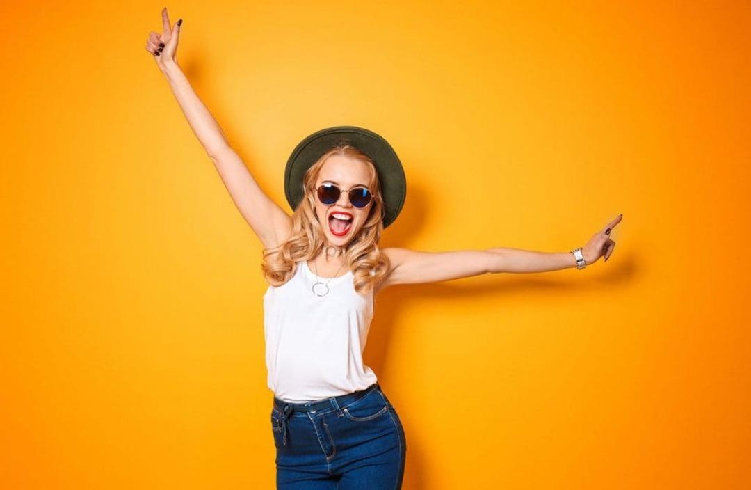 SML-7-Things-Every-Happy-Woman-Does-5-1024x667