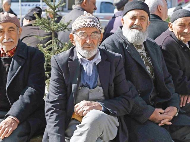 Memur ve emeklinin g&ouml;z&uuml; Temmuz zammında! En d&uuml;ş&uuml;k maaş ka&ccedil; lira olacak?
