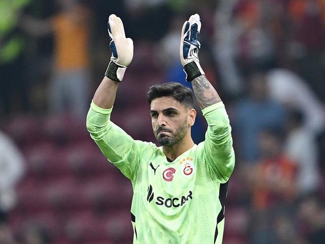 Günay Güvenç yıldızlaştı... Muslera'nın yerine 11'de başladı, tam 8 kurtarış yaptı