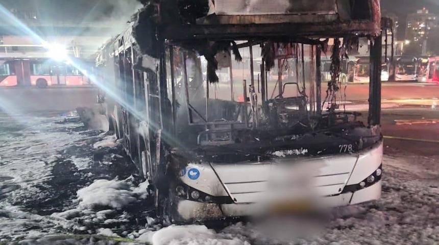 İsrail’in Bat-Yam kentinde 3 otobüste art arda patlama meydana geldi