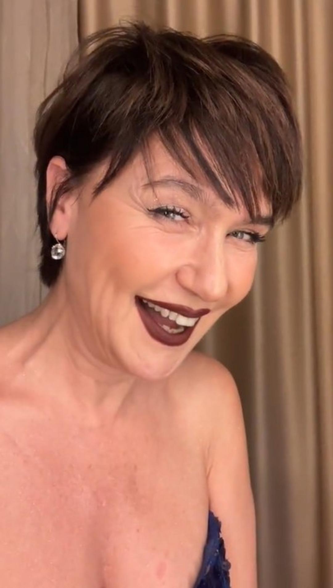 Şevval Sam imaj tazeledi! Yeni görüntüsü çok beğenildi 1