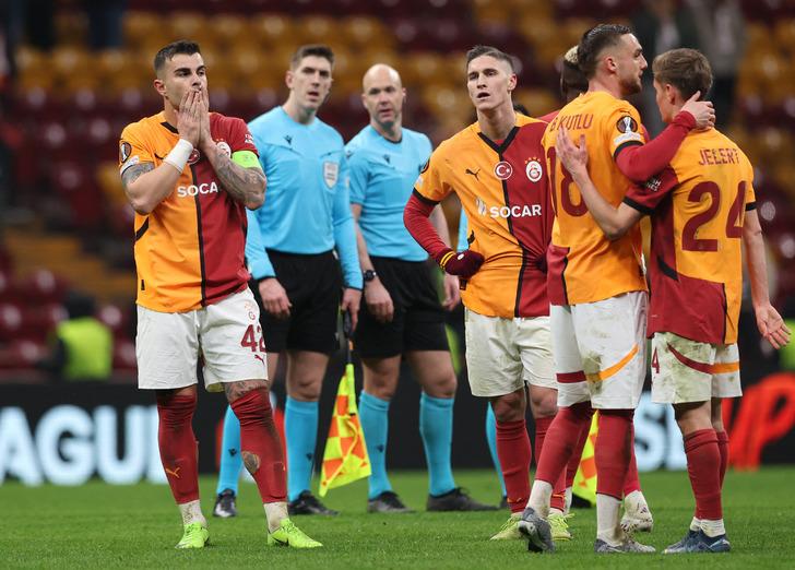 Galatasaray UEFA Avrupa Ligi'nden elenmesine tepkiler büyüyor: İşte ligin hali... Son 16'ya bile kalamadı ligde 3 beraberliği var... G3