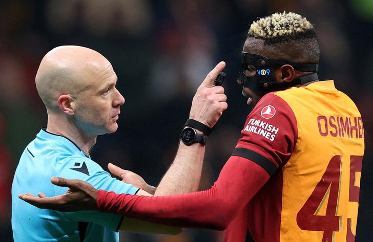 Galatasaray UEFA Avrupa Ligi'nden elenmesine tepkiler büyüyor: İşte ligin hali... Son 16'ya bile kalamadı ligde 3 beraberliği var... G4