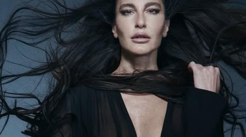 Ece Sükan dergi için kamera karşısına geçti! Leopar mayosuyla verdiği pozlar olay oldu