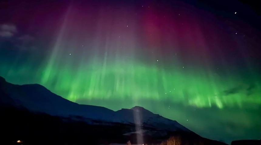 Norveç’te Kuzey Işıkları görüntülendi: Bu efsane görüntü Tromso'yu aydınlattı!