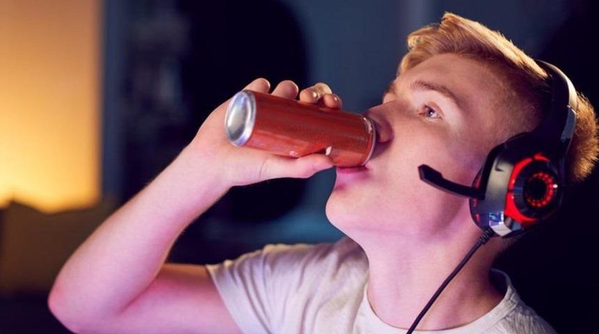 Gençler arasında yaygın: Kalp ritim bozukluğuna sebep oluyor!