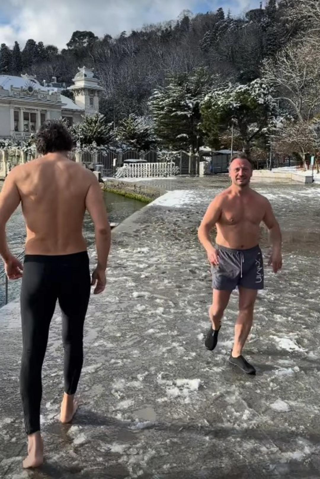 İbrahim Kutluay karlı havada deniz girdi! İzleyenler bile dayanamadı  1