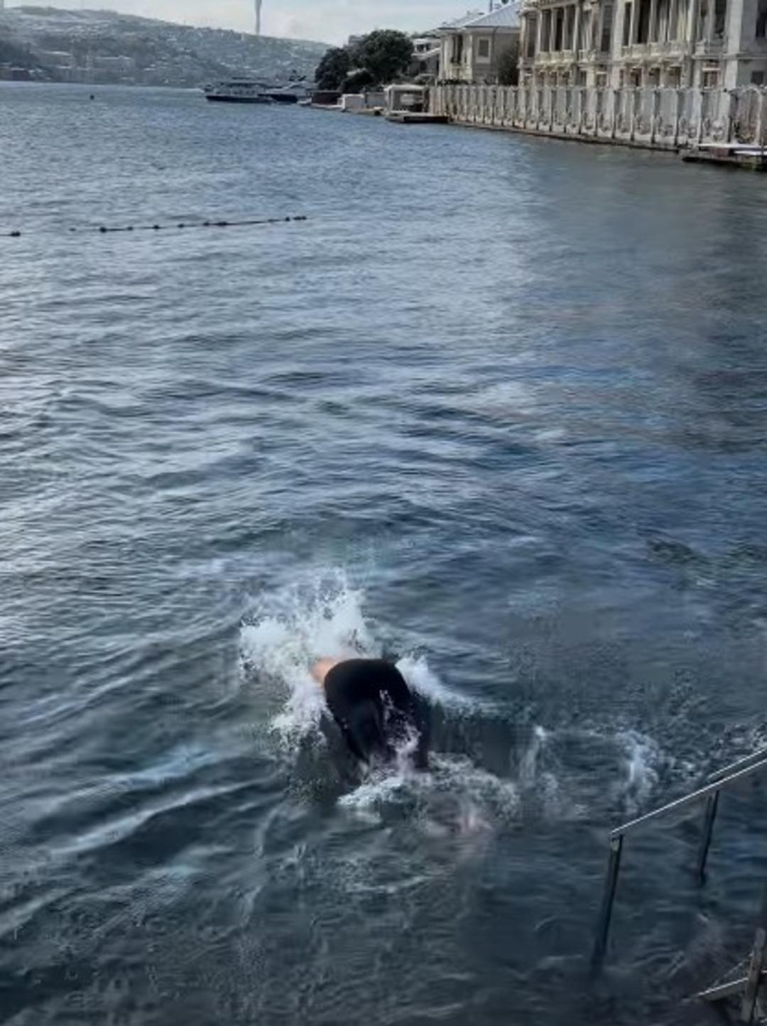 İbrahim Kutluay karlı havada deniz girdi! İzleyenler bile dayanamadı  3