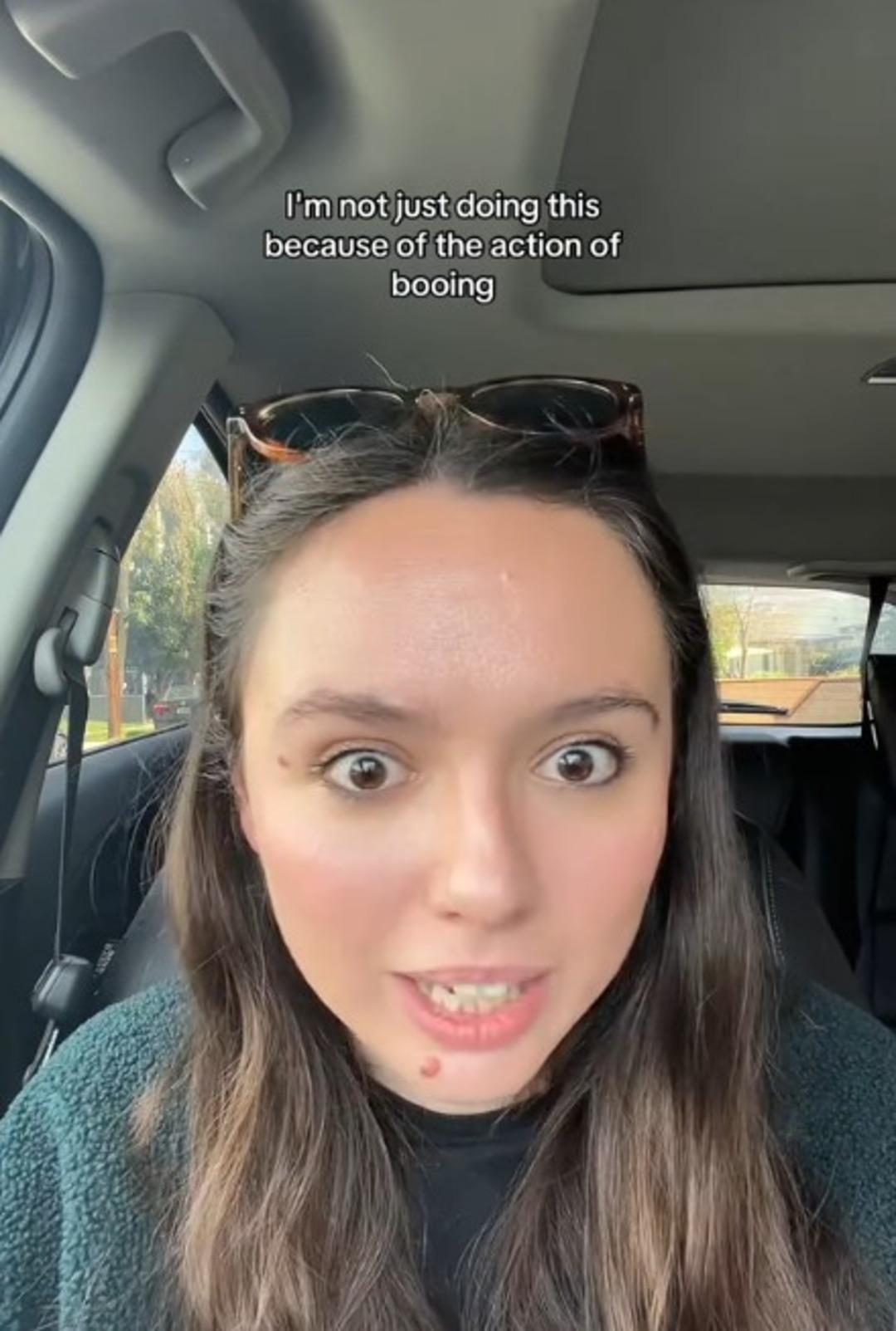 Hayran olduğu sanatçıyı yuhalayan kocasından boşandı! Sosyal medya ikiye bölündü: "Bu gerçek olamaz" 2