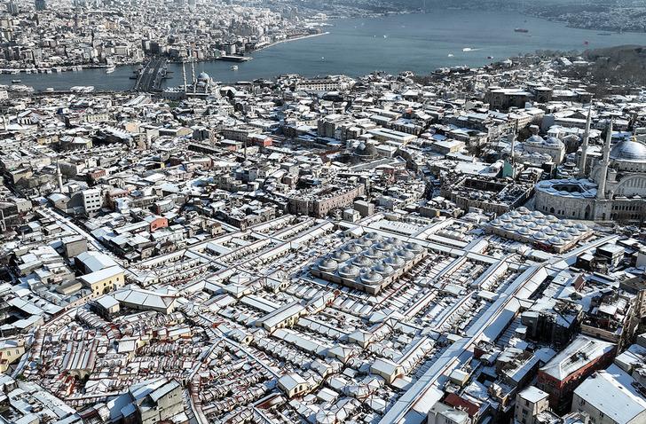 İstanbul'da kartpostallık görüntü! Kentin tarihi simgeleri beyaza büründü G2