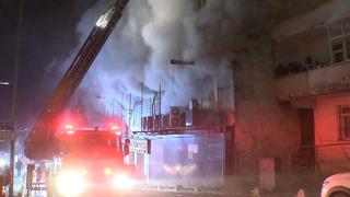 Yer Küçükçekmece… Mahalle gece kabusa döndü! Yangın çıktı çevreye sıçradı: 6 kişi mahsur kaldı