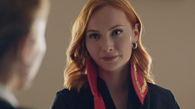 Yargı'nın yıldızı Başak Gümülcinelioğlu saçlarını kısacık kestirip sarıya boyattı! Görenler tanıyamadı 