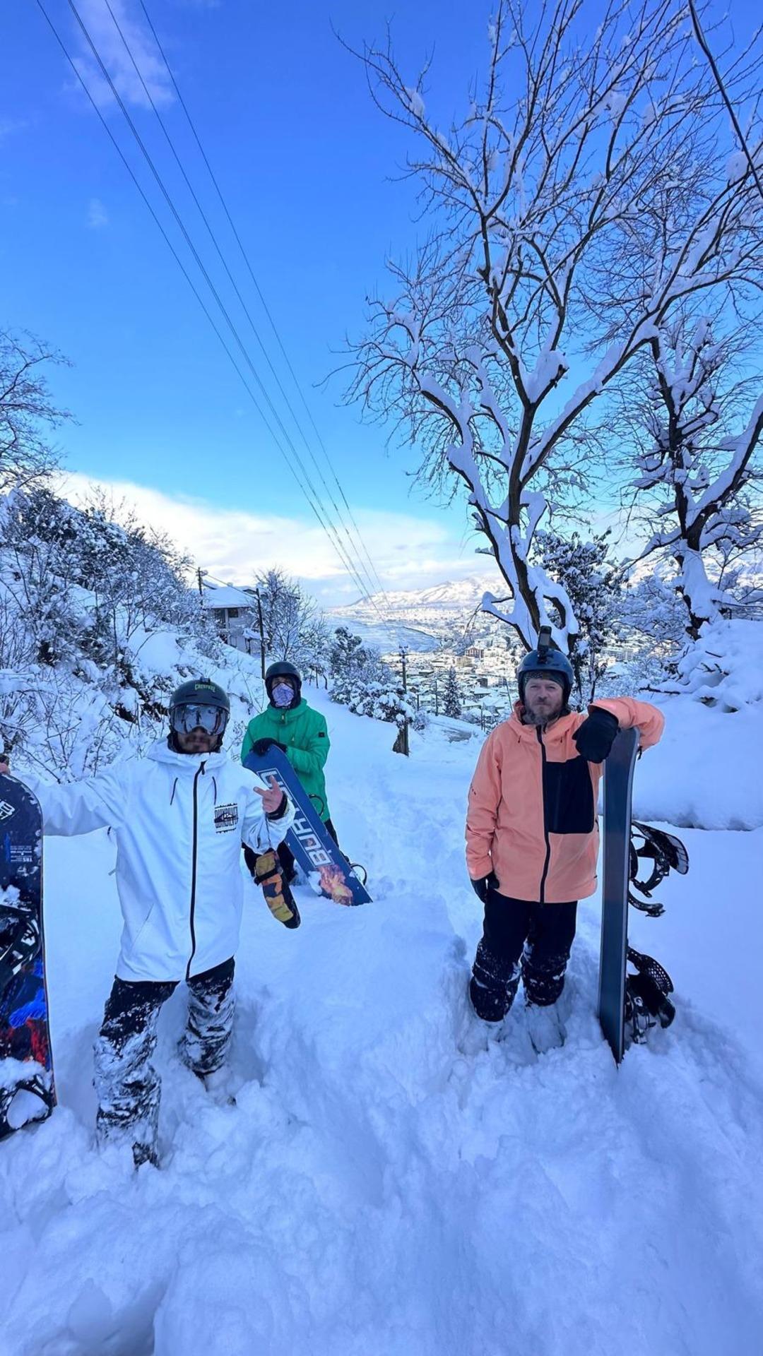 Yer: Ordu! Kar kalınlığı o kadar fazlaydı ki sokak arasında snowboard yaptılar... 4