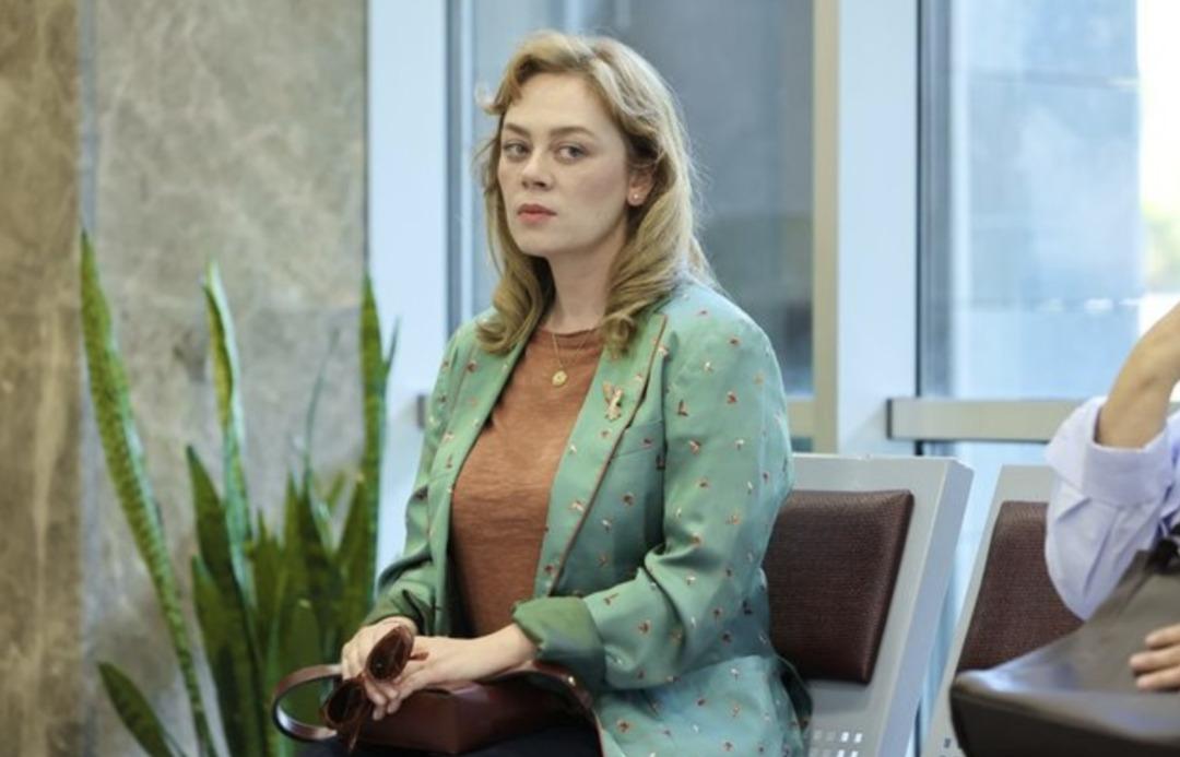 Bahar karakterinin içimizi açan rengarenk kombinleri 10