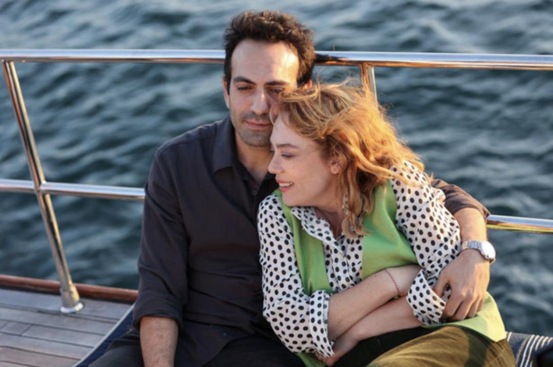 Bahar karakterinin içimizi açan rengarenk kombinleri 9