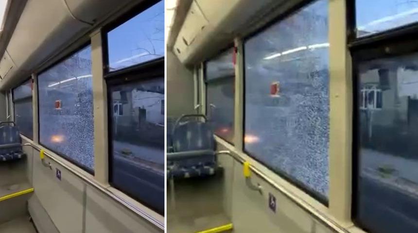 İçine taş koydukları kar toplarını İETT otobüsüne attılar! Yolcular tahliye edildi