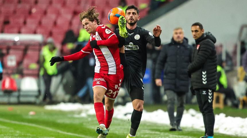 Karadeniz derbisinde müthiş geri dönüş... Samet Akaydin yeni takımındaki ilk golünü kendi kalesine attı