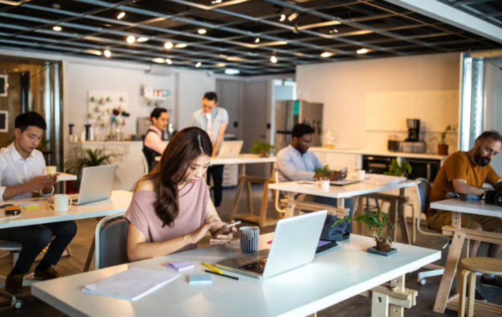 Çalışma ortamında kıyafetlerini nasıl tercih ediyorsun? 