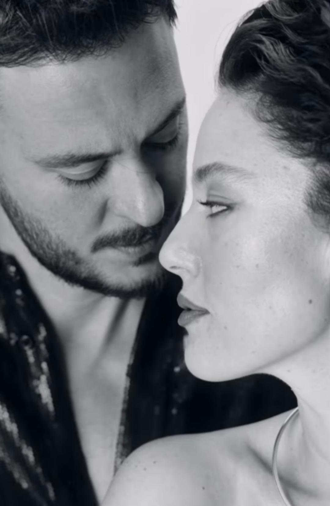 Anıl Altan ile boşanacağı konuşuluyor! Pelin Akil Yeni ben diyerek imajını paylaştı 1