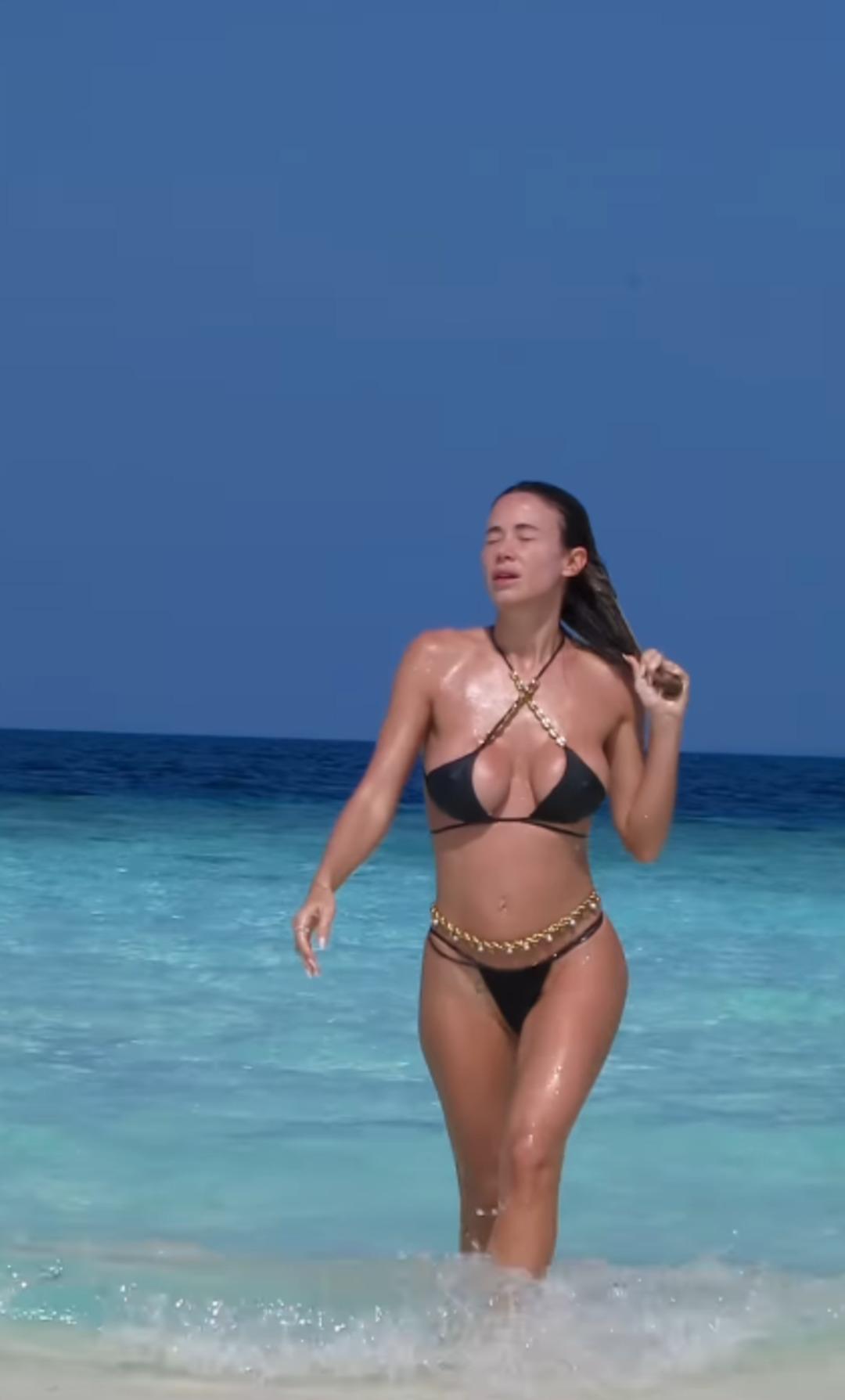 Taraftarın Göğüslerini aç demesiyle akıllara kazınmıştı! Spiker Diletta Leotta tatil pozlarını paylaştı 3