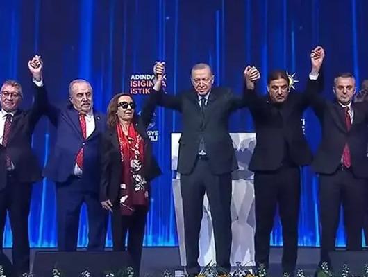 Rozetlerini bizzat Erdoğan taktı! 3 vekil AK Parti'ye katıldı