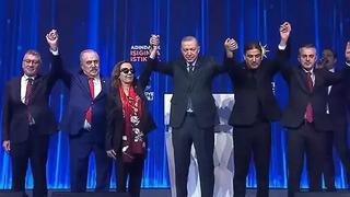 Rozetlerini bizzat Erdoğan taktı! Ünal Karaman, Salim Ensarioğlu ve Serap Yazıcı AK Parti'ye katıldı