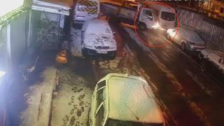 Önce çarptı, sonra kaçtı! İstanbul’da direksiyon hakimiyetini kaybeden kamyonet sürücüsü, görenleri şaşkına çevirdi