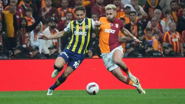 Dev derbinin hakemi Vincic yok artık dedirtti! Böyle bir şey görülmedi... Şimdi ise Galatasaray-Fenerbahçe derbisi