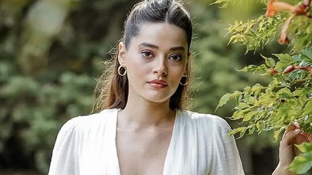 Sen Ağlama İstanbul'un Şehrazat'ı Simay Barlas Dubai'de güneş banyosu yaptı! Siyah mayosuyla pozlar